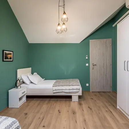 Main Square Duplex With Rooftop Terrace Split