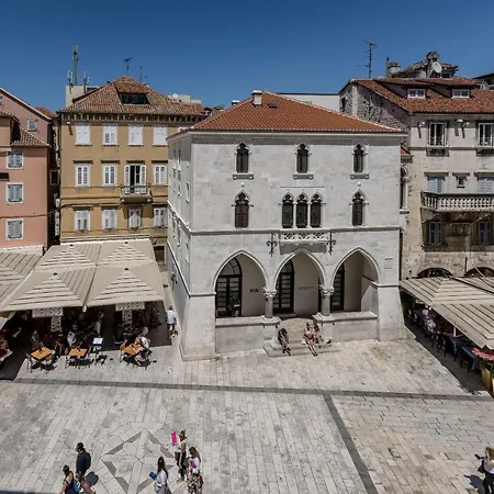 Main Square Duplex With Rooftop Terrace Apartmán