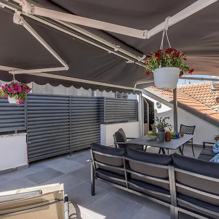 Main Square Duplex With Rooftop Terrace Apartmán *