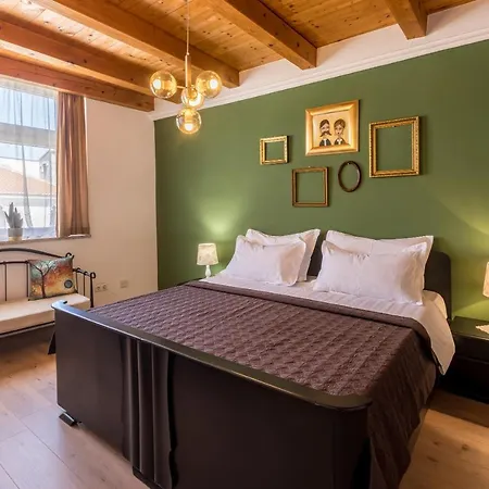 Main Square Duplex With Rooftop Terrace Split