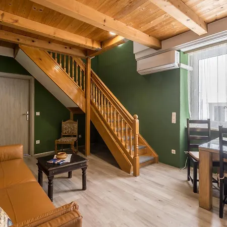 Main Square Duplex With Rooftop Terrace スプリト