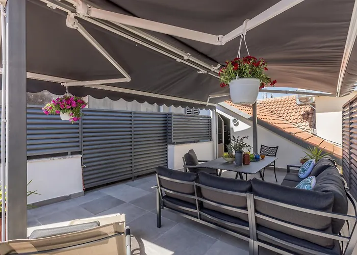 Main Square Duplex With Rooftop Terrace Апартаменты *