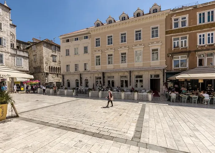 Main Square Duplex With Rooftop Terrace Apartment