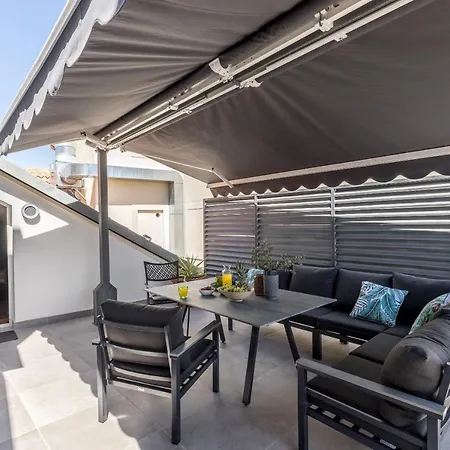 Main Square Duplex With Rooftop Terrace *