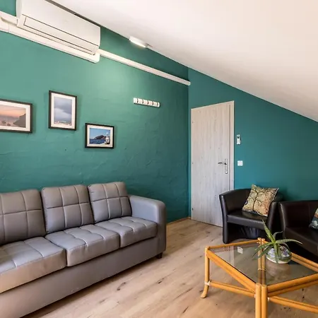 Main Square Duplex With Rooftop Terrace דירה