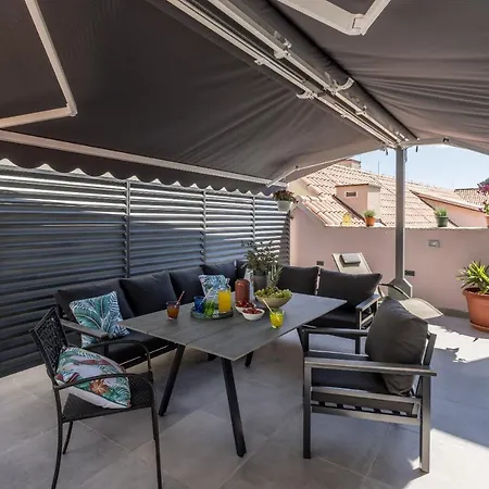 Main Square Duplex With Rooftop Terrace スプリト