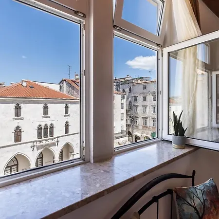 Main Square Duplex With Rooftop Terrace דירה *