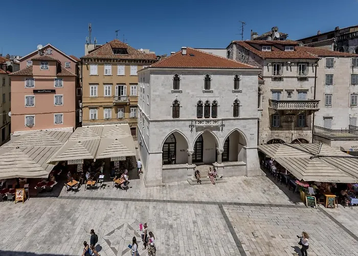 Main Square Duplex With Rooftop Terrace 아파트